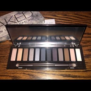 Urban Decay Naked Smoky Eyeshadow Palette